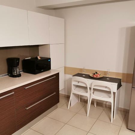 Pall'S Minimal Apartment เนอาเปรามอส ภายนอก รูปภาพ