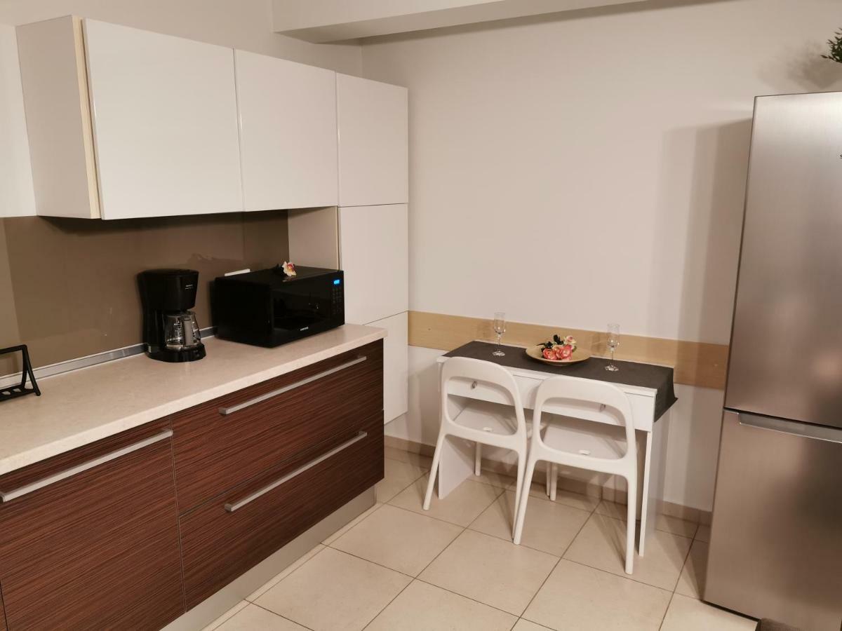 Pall'S Minimal Apartment เนอาเปรามอส ภายนอก รูปภาพ