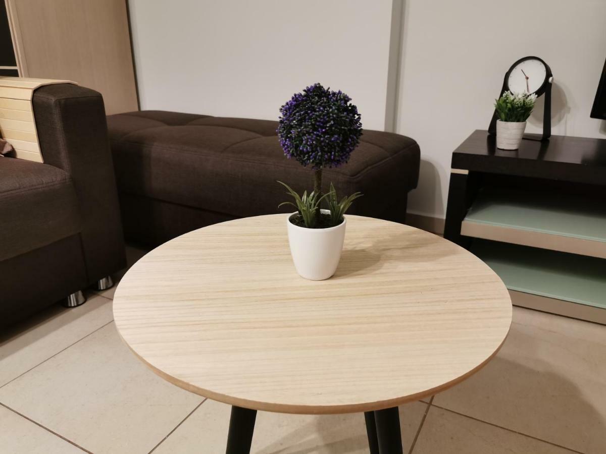 Pall'S Minimal Apartment เนอาเปรามอส ภายนอก รูปภาพ