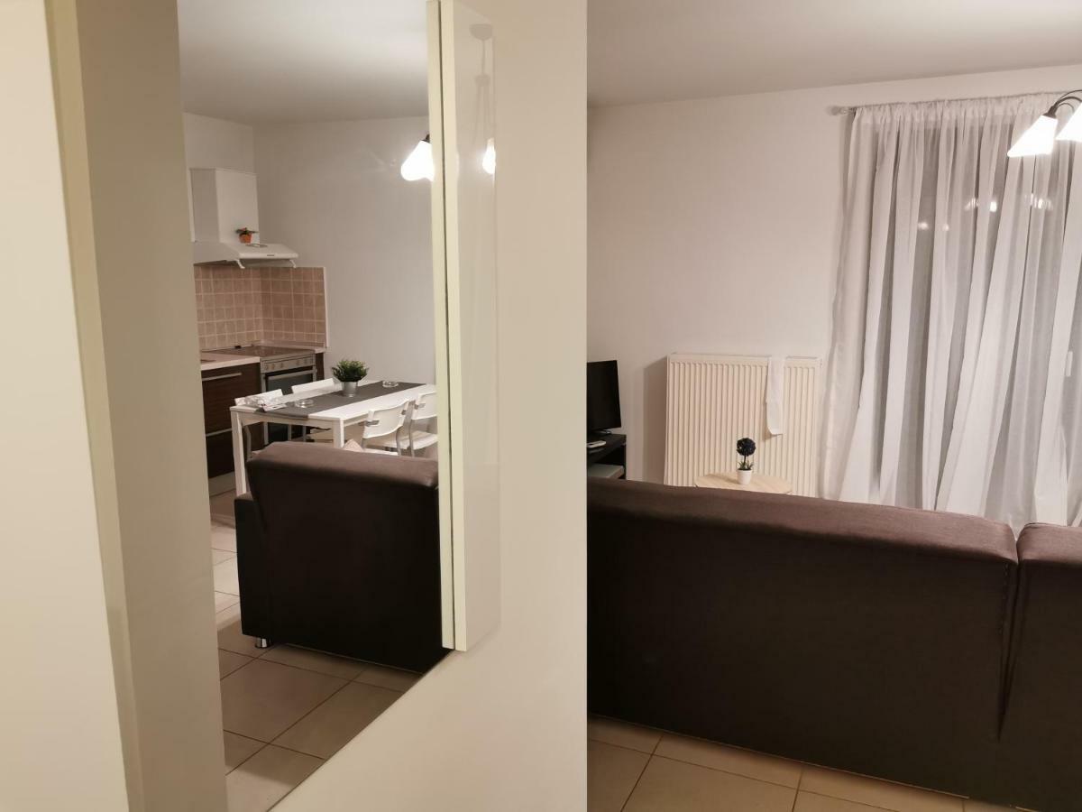 Pall'S Minimal Apartment เนอาเปรามอส ภายนอก รูปภาพ